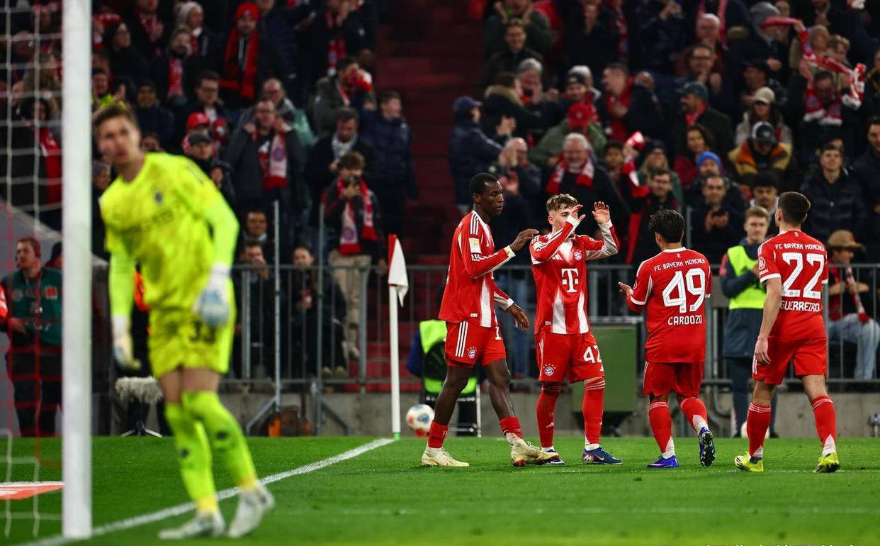 拜仁主场4-1大胜门兴，双线作战节奏稳固，孔帕尼高度赞扬球队比赛强度